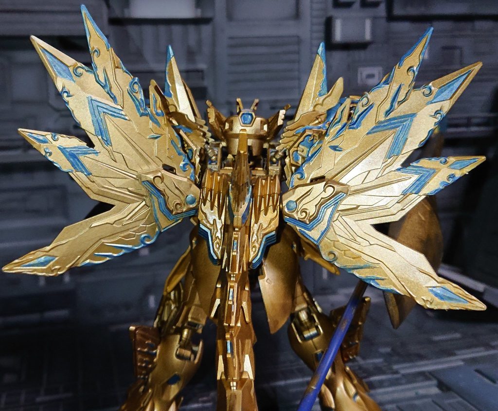 通常のスペリオルは刺し色が赤なので青系にしてみました