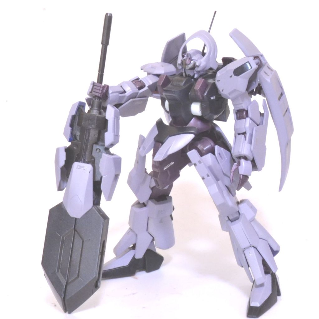 頭に輪っかをつければシュバルゼッテになるのではないかという安直な動機でスタートしたのですがなんかいい感じになりました。背中に移設したシールドがデビルマンぽくてお気に入りです。