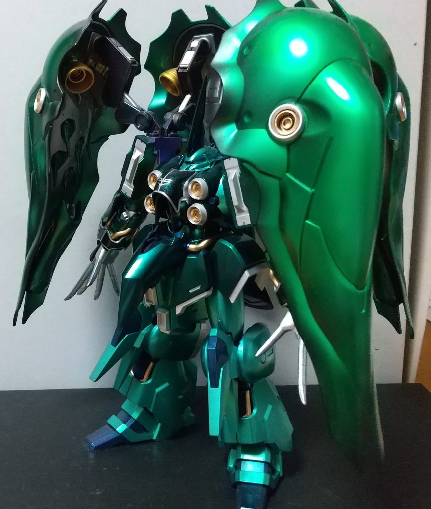 全体はこんな感じになってます。本体は2種類のグリーンメタリックでバインダーはグリーンキャンディーで塗装しました。