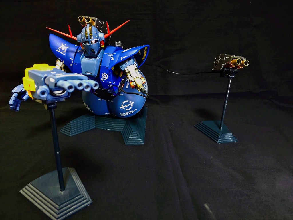 オールレンジ攻撃は、本体を入れれば5方向から、これで最終決戦に挑めばガンダムに勝てたかも?