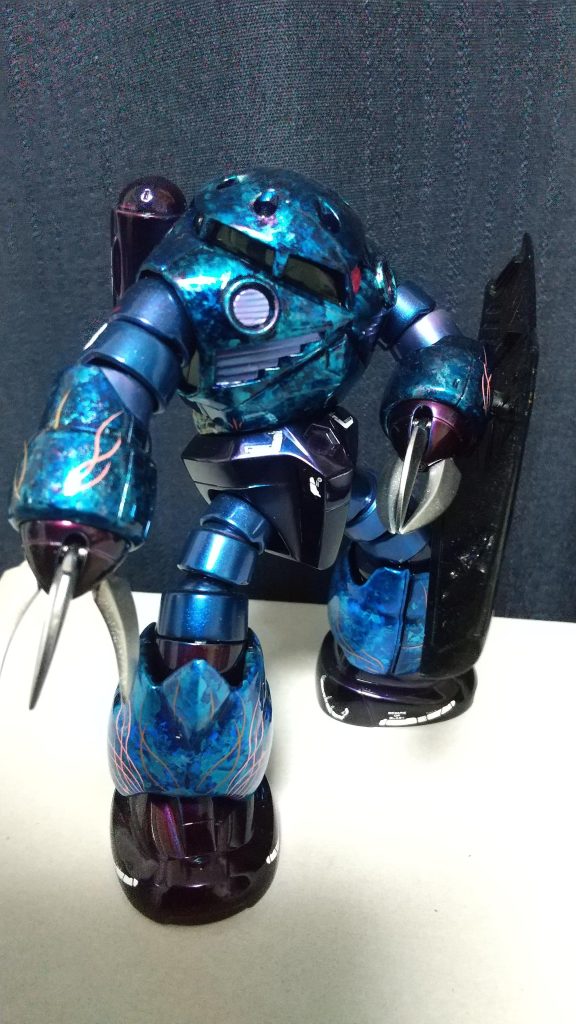 ボーディーはラップ塗装を重ねて迷彩ぽくしてます。