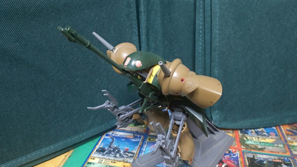  十数年前に製作したので説明書が無く、なんとなくこんな感じかな～で変形させました。