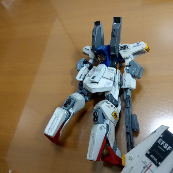 Dガンダム サード数年前に作ったこいつ、看板作品なのに今見ると色々酷いのでリメイクを決意。まずは厚い塗膜を剥がさせてもらおうか。シンナードボンの刑。(-ω-｡)（2枚目）