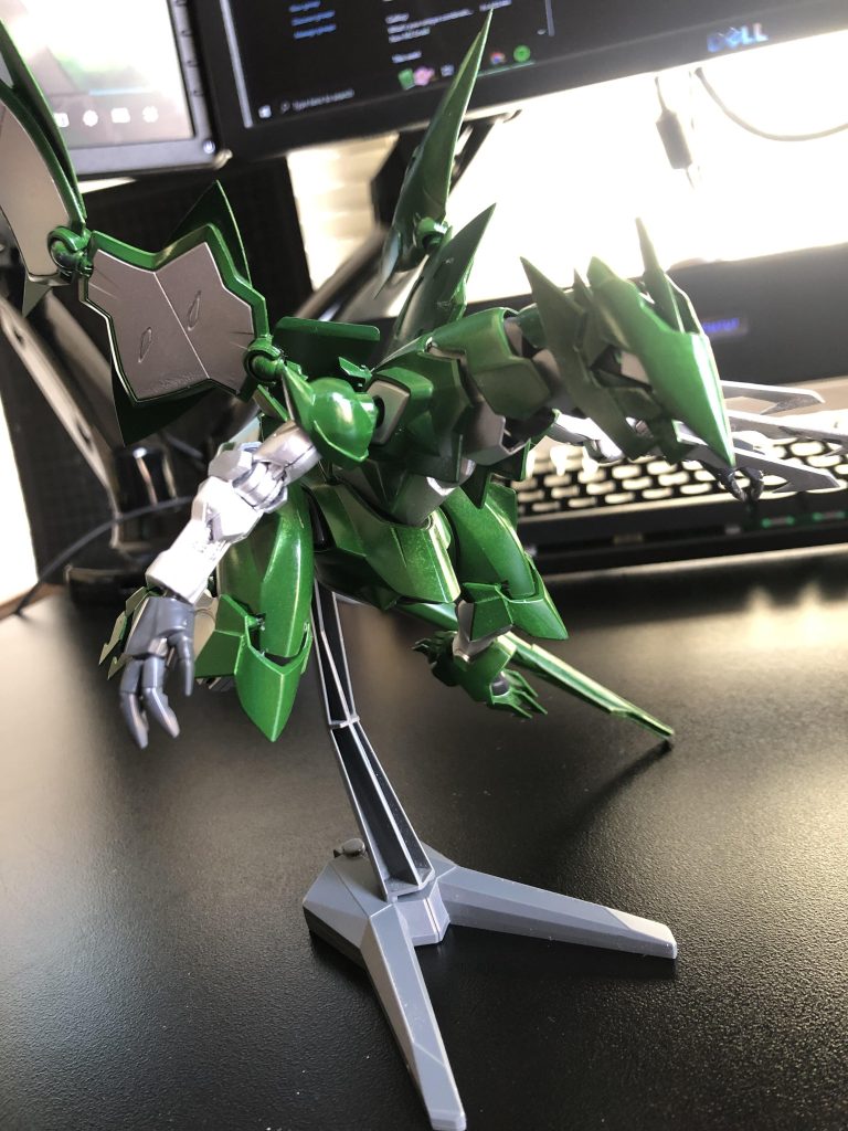 改造中に右腕の関節部分がポッキリ…バルバトスの腕を拝借。色の塗分けは全くできてませんw