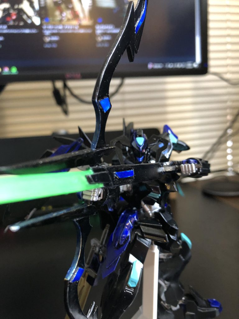 メインウエポンがこの弓と矢?です。一応プラ板とクリア板で自作です。