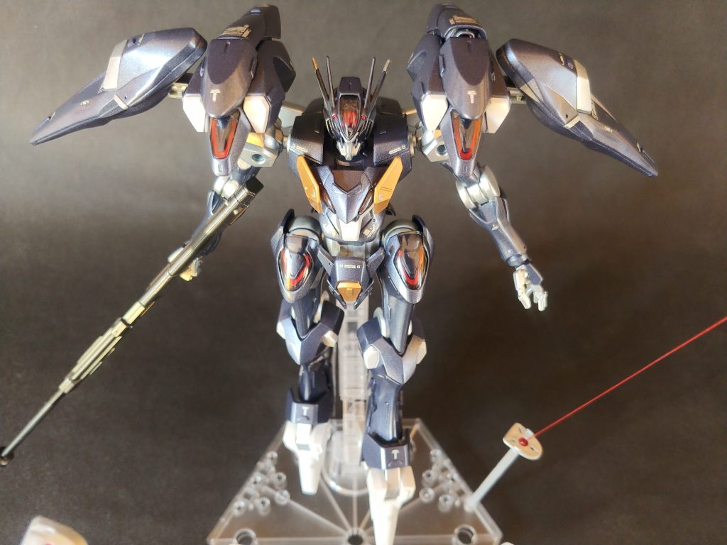 ガンダムっぽくないけどカッコいい機体です。