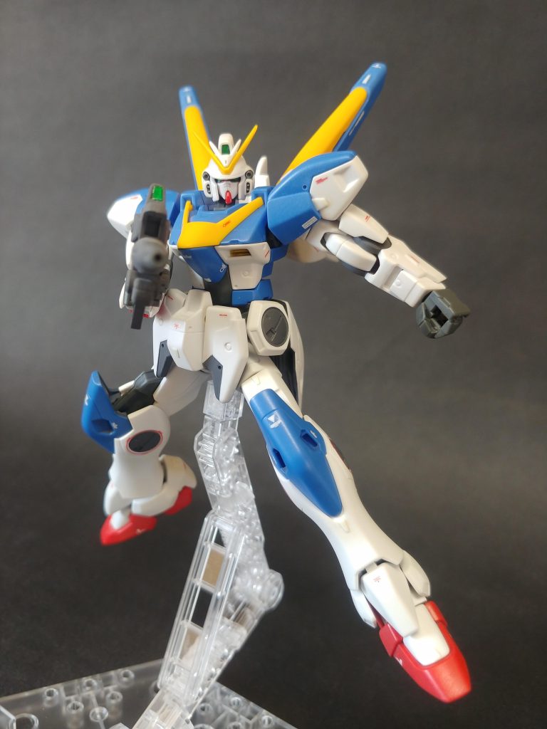 V2ガンダムはフォルムが丸い感じですがそれでもカッコいい機体です。 