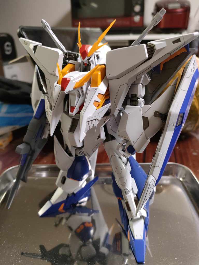 デカール前青いシールドも良かったのですが、面白みにかけたので白に出戻り