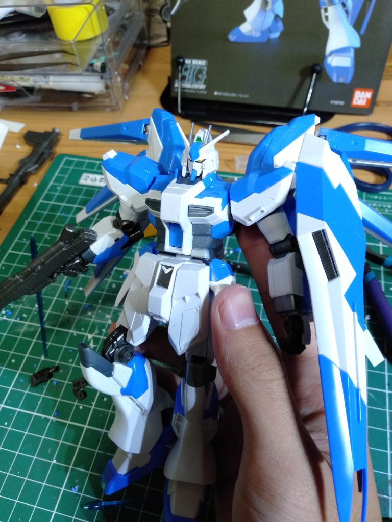 このHi-νガンダムは兄様が買ってきてくれたもので、最初はパチ組で終わろうと思っていました。しかし……スチームパンクってかっこよくね？？という考えが作成後すぐに脳裏を過りました。
