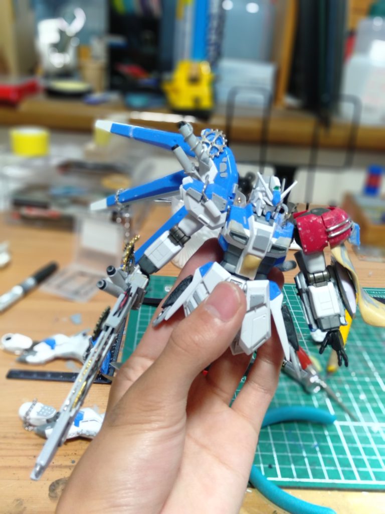 そこからしばらくは武器を作ったりジャンクパーツをペタペタして楽しんでました。こうみるとグリムゲルデの肩めっっっちゃかっこいいですよね。全人類が買うべきキットです。