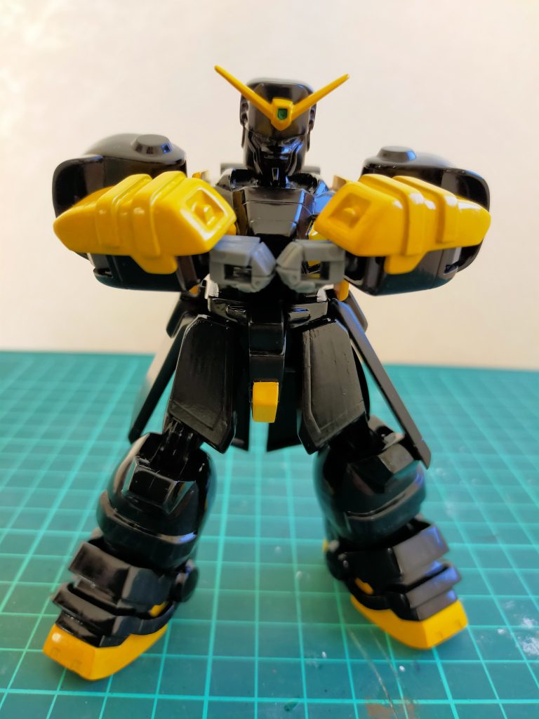 　家電量販店の棚にずっと置かれていたものを合わせ目消しのみの工作でお手軽仕上げしました。　「ガイアクラッシャー!」　稼働ほぼ無しですが素立ちカッコ良いキットです。　最後まで見て頂いてありがとうございますm(_ _)m 