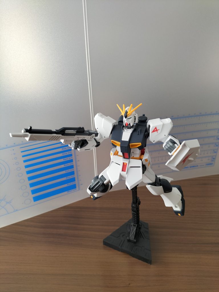 νガンダムってそこまで好きってわけじゃなかったんですが…組んだらほんとかっこよくて！（*'∀'人）ガンプラは機体の魅力を再確認させてくれますね(｀・ｖ・´)