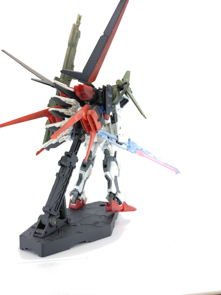 ショルダーアーマーには大きな合わせ目を消してますが、その為、外す事ができなくなりました。