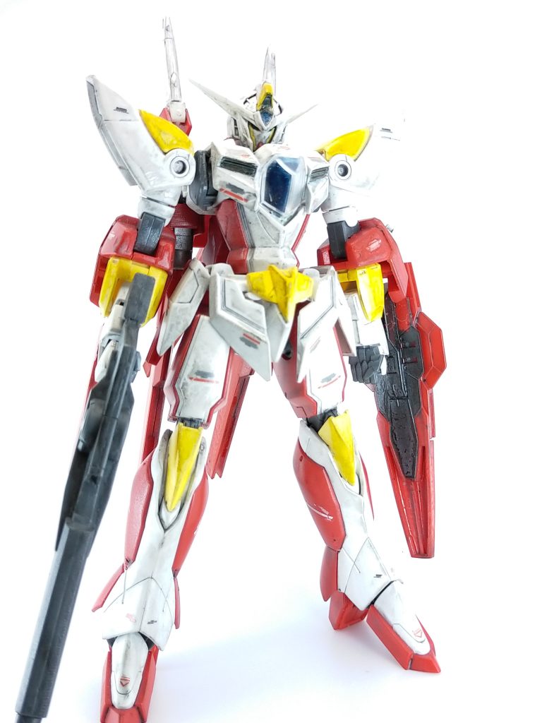 エフェクトパーツは白サフ→クリアイエロー→クリアオレンジを重ね塗りした後で無光沢のトップコート。支柱部分はフラットブラックを塗っています。