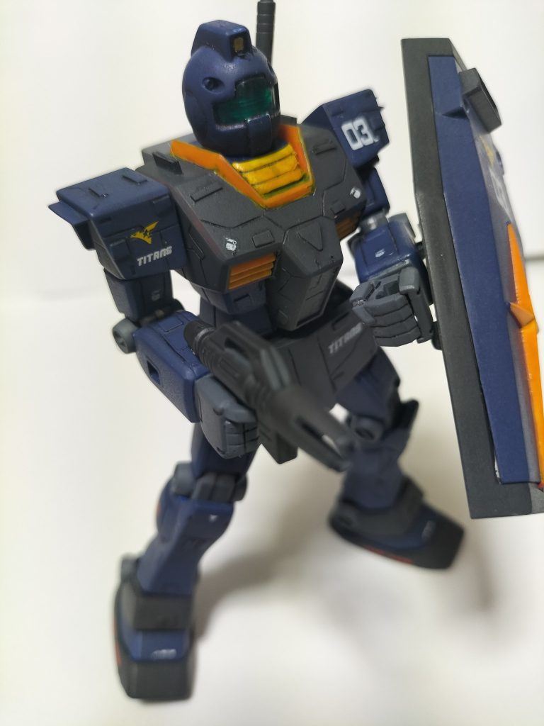 スジ彫り、ディテールアップを初めてやった時のものです。ヨレヨレ、ガタガタながらもティターンズカラーが以外にハマってかっこいい（笑）