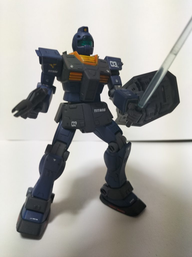 付属のビームサーベルはビームが付かないので誰かのサーベルを借りてます