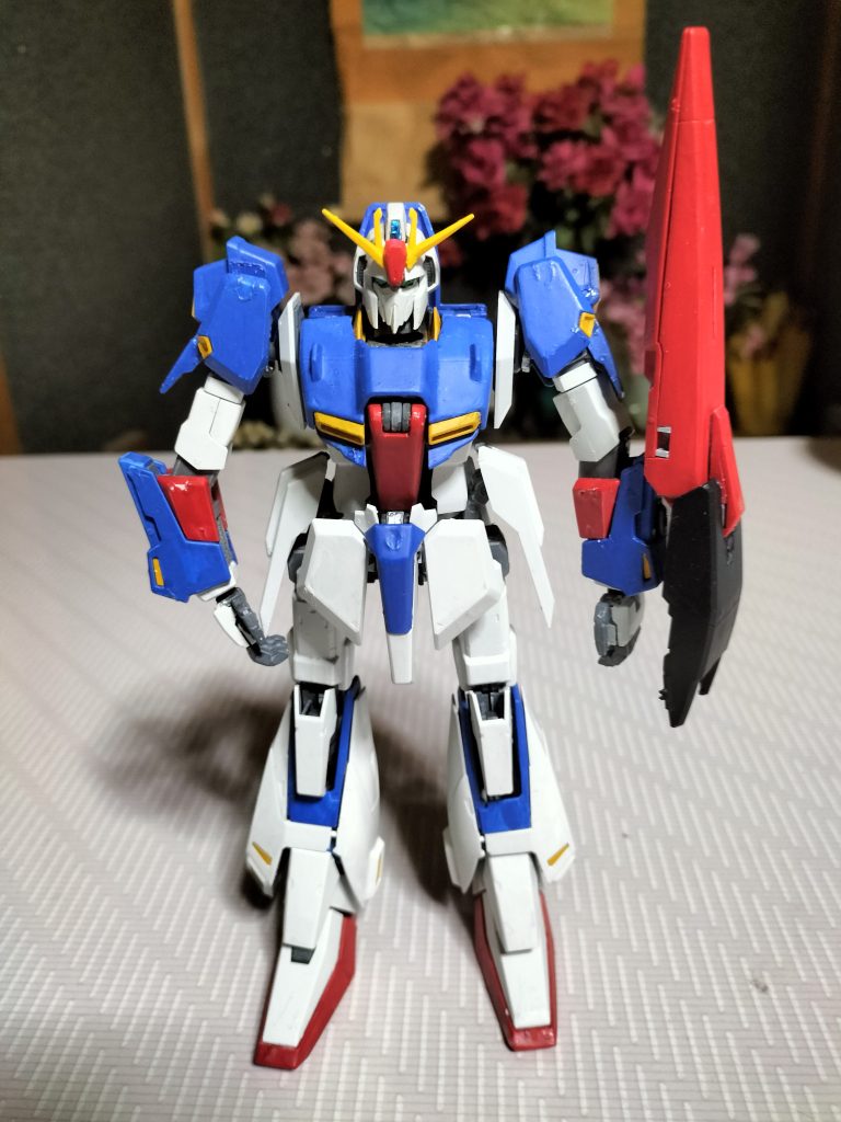 ホワイトはGUNDAMCOLORのMSホワイト、ブルーは白とブルーの調色、あと、レッドも黄色も同じくGUNDAMカラーで塗ってます。