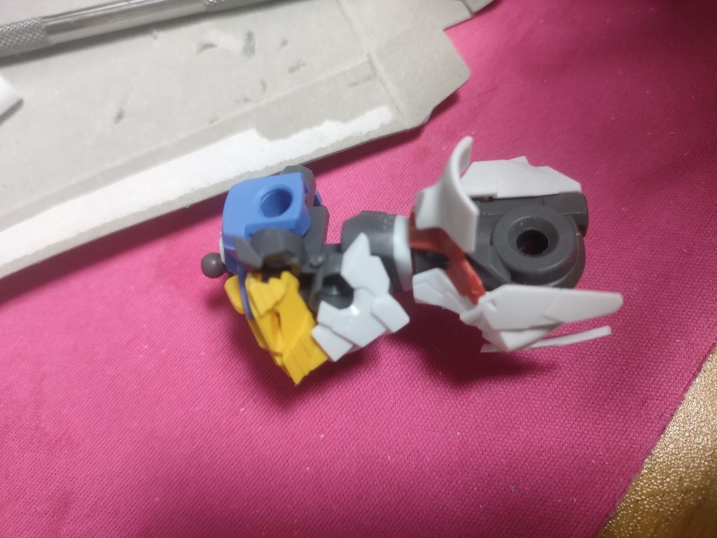 腰も簡単ですが2mmプラバンで延長しています。