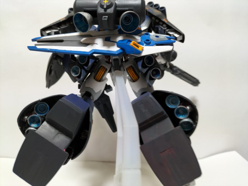 ノーマル状態では、心もとなかった機動力も追加装備によりバーニア盛々。ファラクトも逃しません。