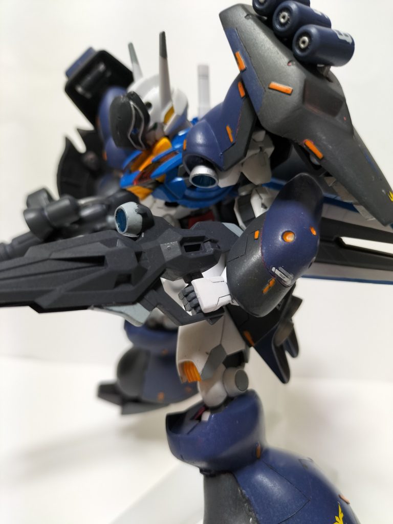 ブレードアンテナを外してお面を装備してます。お陰でおでこのクリアパーツ紛失しました(泣)