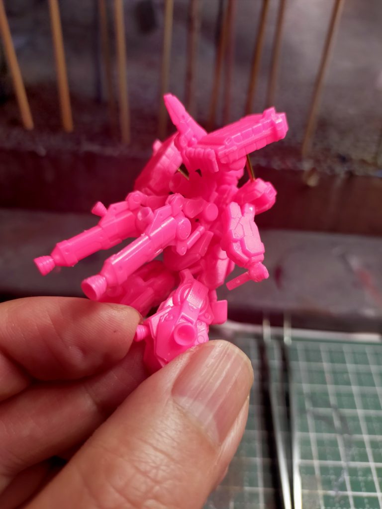 切り貼りしてポージングをしたあと。こまかいディテールがまったくわからん。