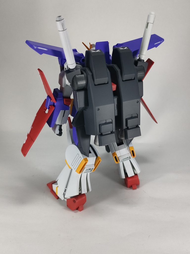 でかい背中リアアーマーも製作したのですが全然見えん