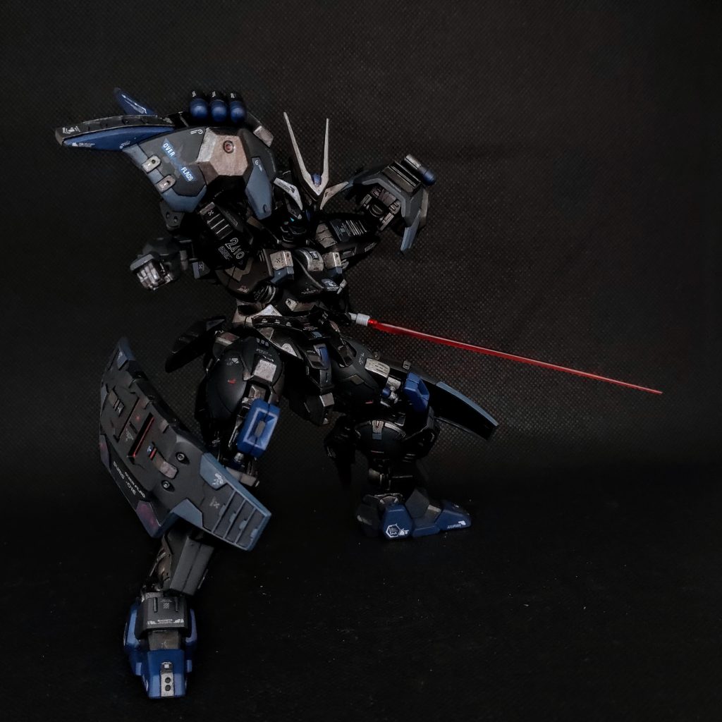 阿修羅を凌駕する赤いビームサーベル