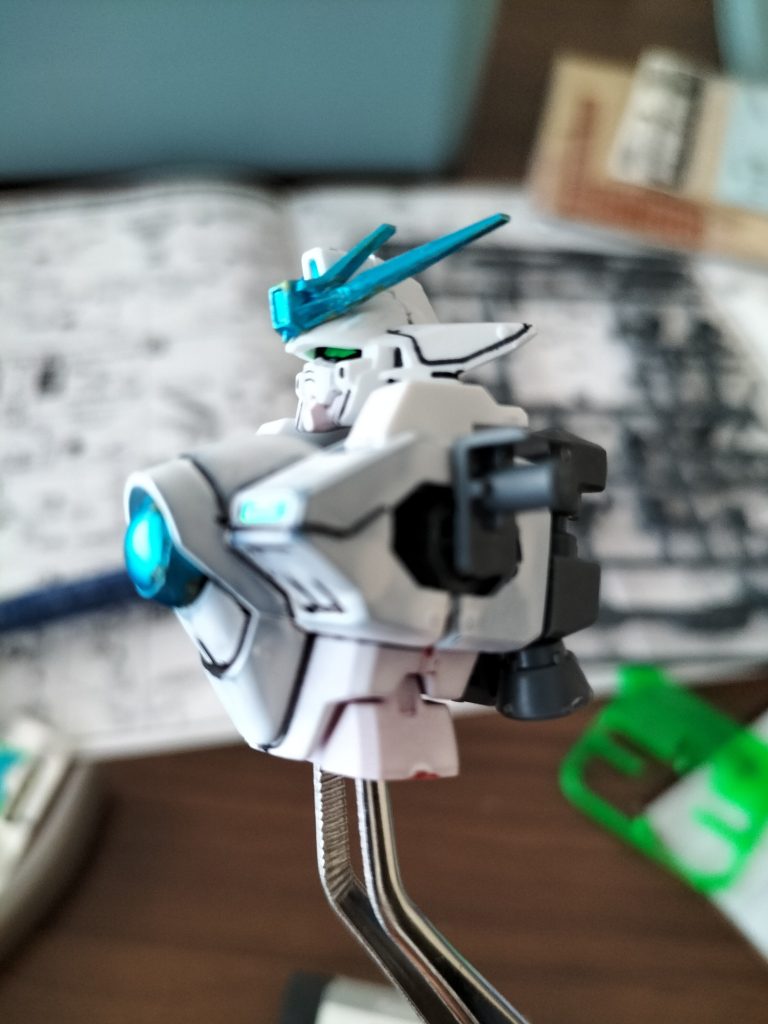 角折れてタミヤセメント使いましたが…塗りすぎてぐじゅぐじゅになりました…