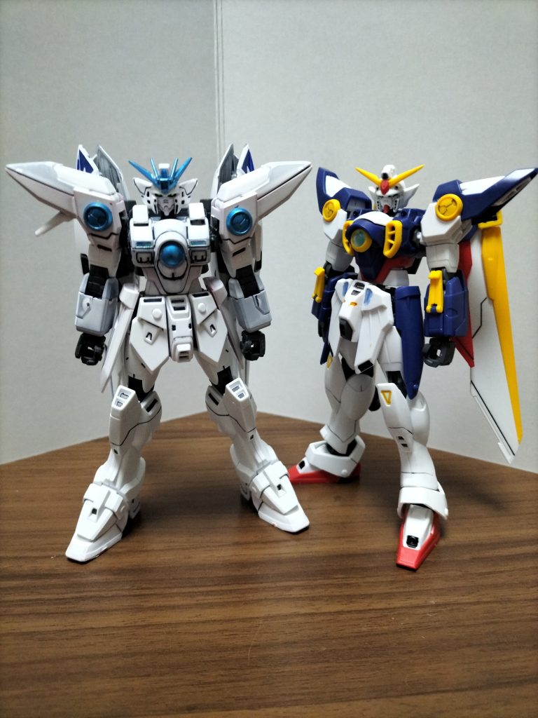 以前作ったウイングガンダムと並べました(´;ω;`)ほんとガンプラ上達しない(´;ω;`)ガンプラムズいっすよ(´;ω;`)上手くなりたい!(´;ω;`)