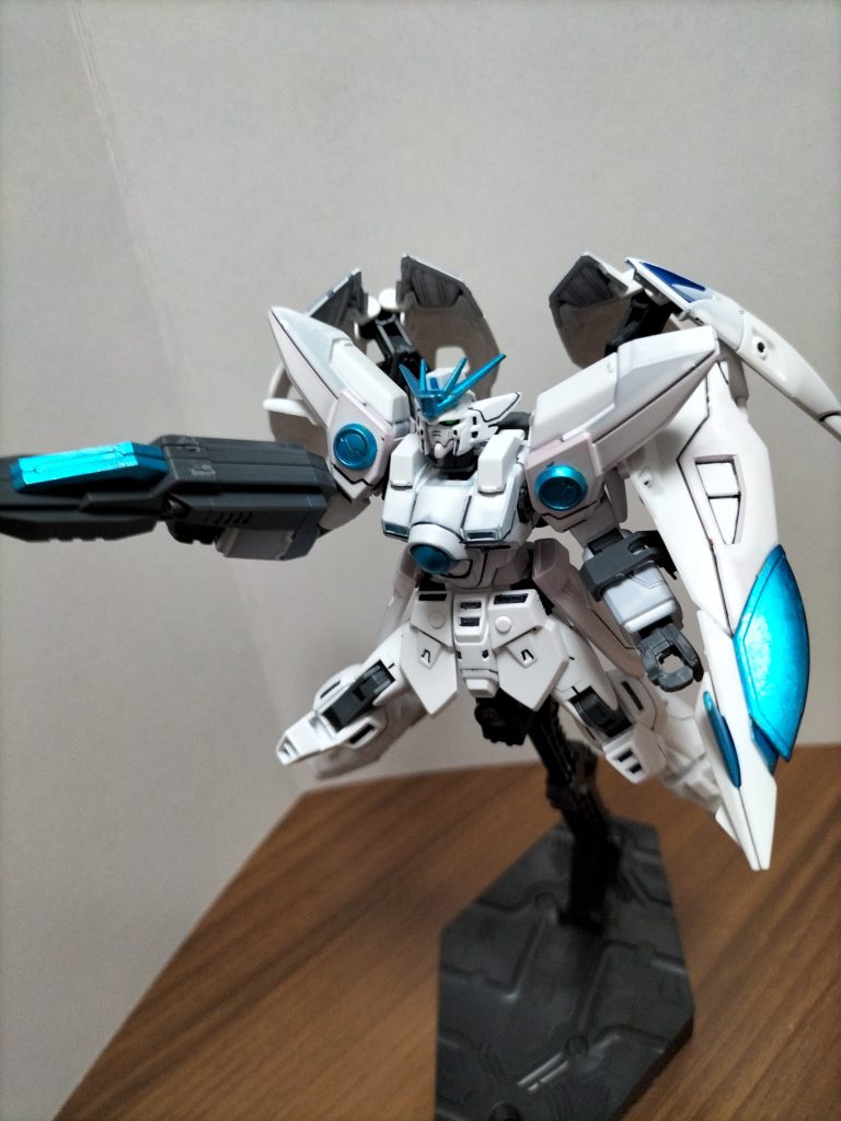 ネオバード形態になれないんす実は…(´;ω;`)塗装したらガキガキになって下手に動かせらん無くなりました…けど、頑張って作ったからこのウイングガンダムゼロは今の私の精一杯なんですよね( ´ཫ`)