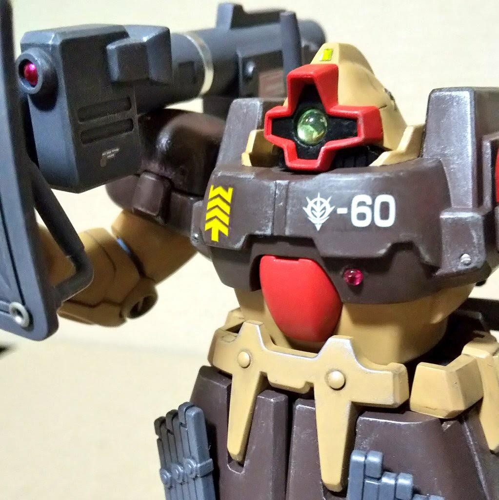 ドムトロのアイはグリーンのイメージ。ラインストーン埋め込み。