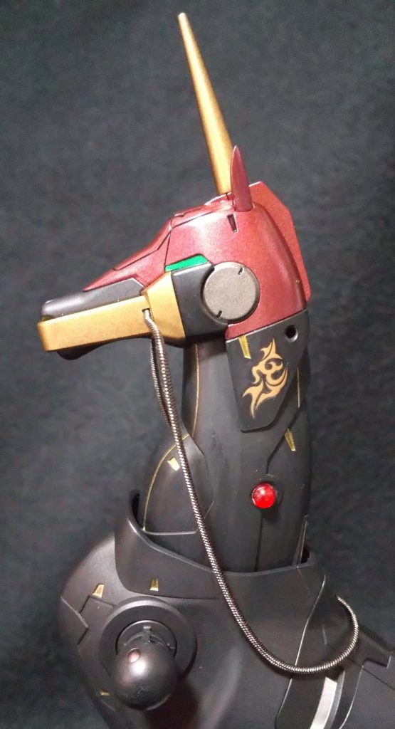 風雲再起はラオウの乗る黒王号をイメージして白から黒に、手綱も付属のビニールはショボかったのでアクセサリーショップでいい感じのチェーンがあったので交換しました。