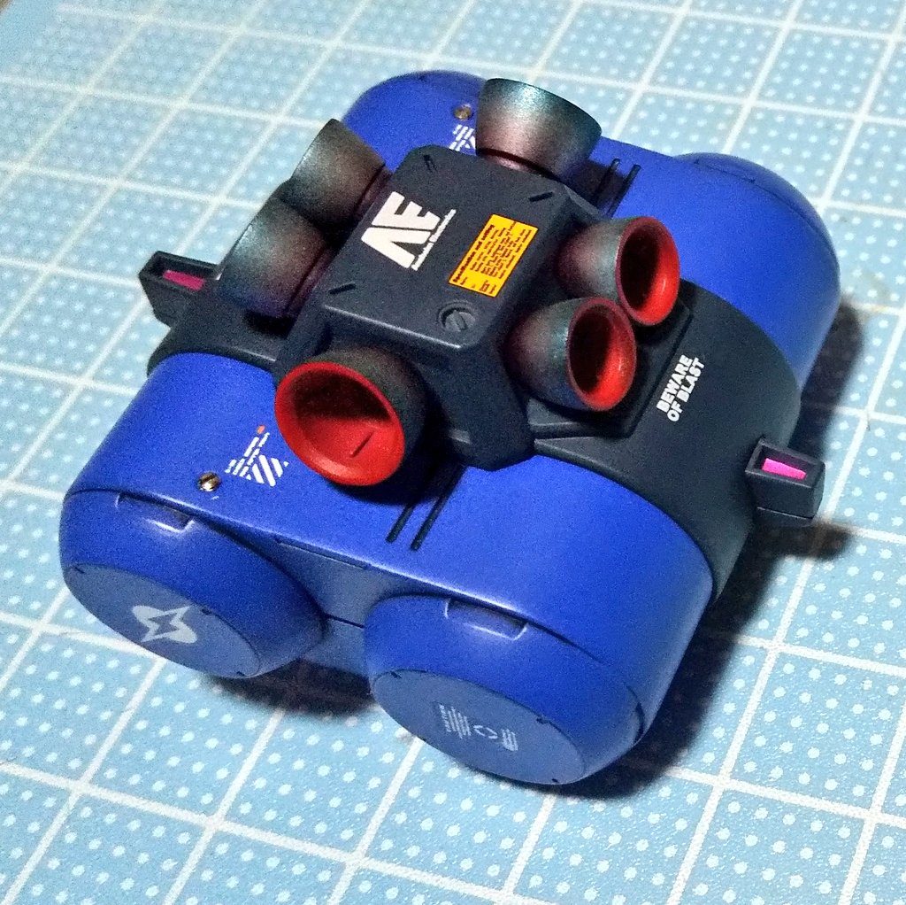 ランドセルはバーニアの焼けも表現してみました。