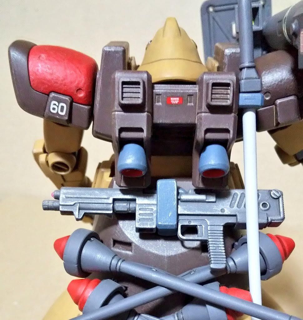 肩上部は鋳造塗装で、ありがちですがレッドショルダーに。