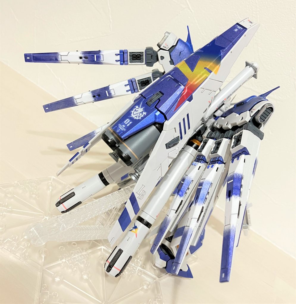 フィンファンネルとシールドのパーツをνガンダムガンダムから流用し