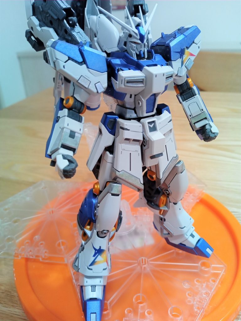 ガンダムマーカーエアブラシを使って塗装しました。HWSが無いと物足りないですな。