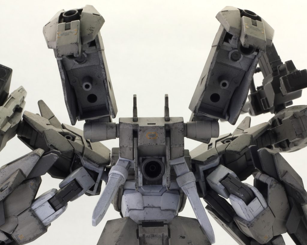 デカールはRBコーションのグレー×オレンジ