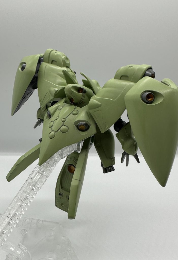 バックショット。作り終えた後に気がついたのですが、SDのキットは背面のアンテナがオミットされているので再現度を高くしたい場合はここも改修してあげないといけません。お正月休み中に仕上げたかったので何も気づかなかったことにしました；