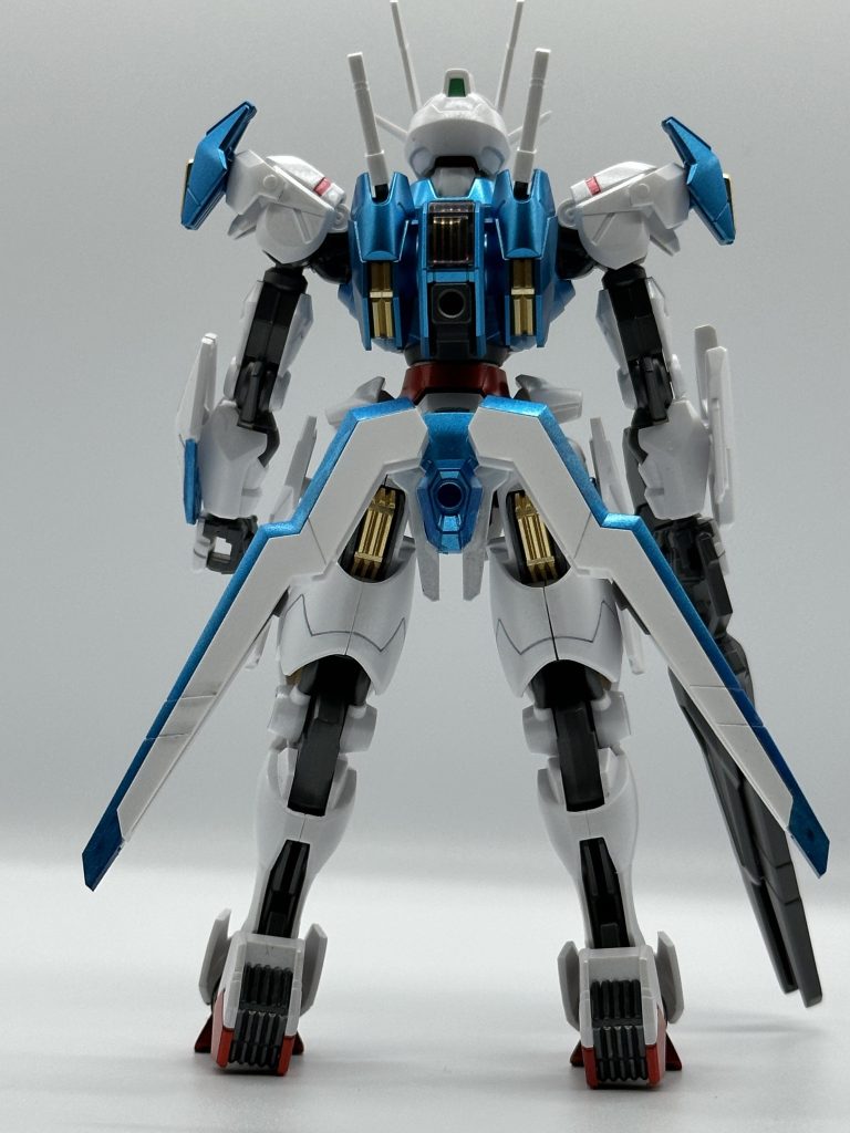 バックショット、HGではあるものの全体的に色分けがよくできていますが踵から足裏は塗装が必要です。合わせ目は後ハメ加工が面倒なのでサボりました;