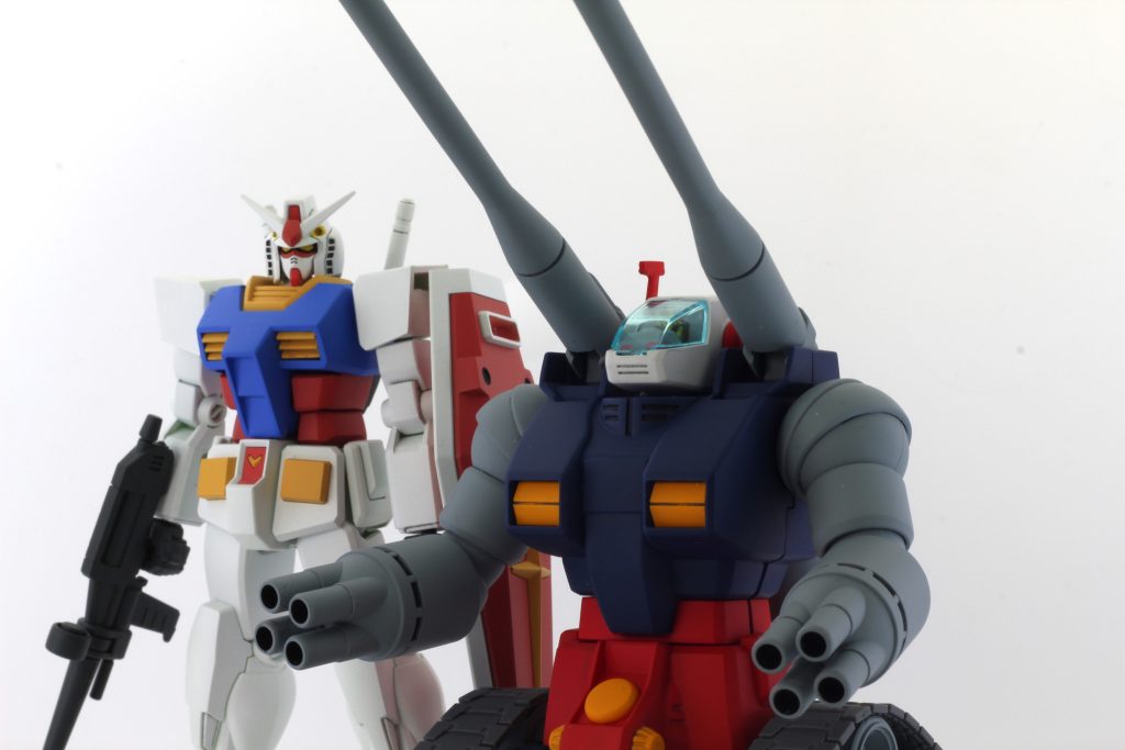 このガンダムを作って以来、ファーストの機体は汚しやデカール、精密間のあるディテールは付けないようにしてます(むしろディテールダウンすることもある)ファーストって今のガンダムシリーズのイメージと比べるとめちゃくちゃ異質で、テンプレート的な模型作りのアプローチが通用しないと思ってるんだけど、それが楽しいですまぁ、塗っただけなんだけど…以上です ありがとうございました。