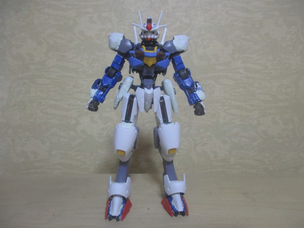 塗装前基本的に、バルバトス並びにバルバタウロス等のフレームとパーツを芯に、エアリアルの装甲をエポパテで張り付けています。それと塗装はコレまでエラメルでしたが、今回初めて「Mr.カラー」と仕上げにトップコートを使用しました。