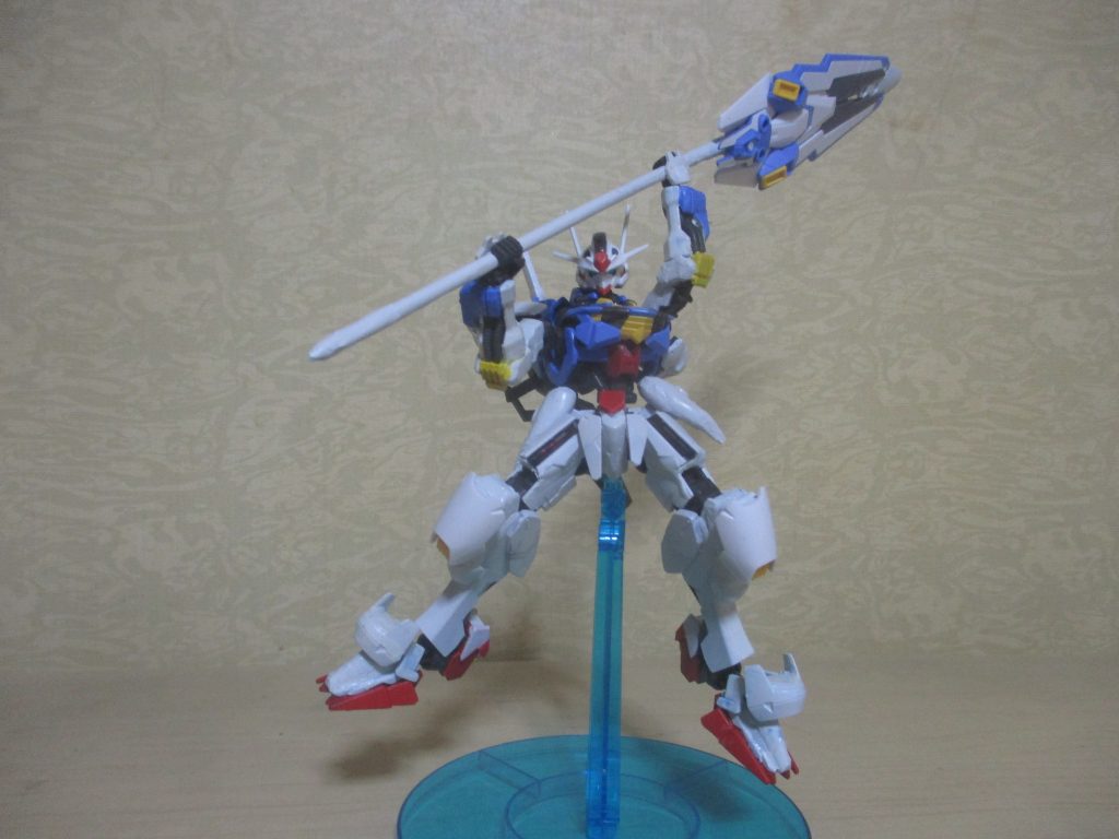 実は今回、上半身のフレームを「ルプスレクス」のと換えてます。そのおかげで、保持力もアップし、この「エスカッションメイス」を大きく振り上げたポーズも楽々です♪♪