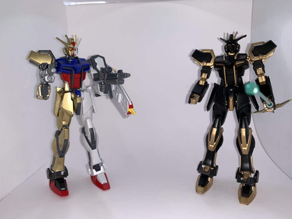 左の作品は左右の塗分けが、右は黒金の塗分けが非常に美しいですね。スプレーとマーカーでむらなく塗っているところが高ポイント。