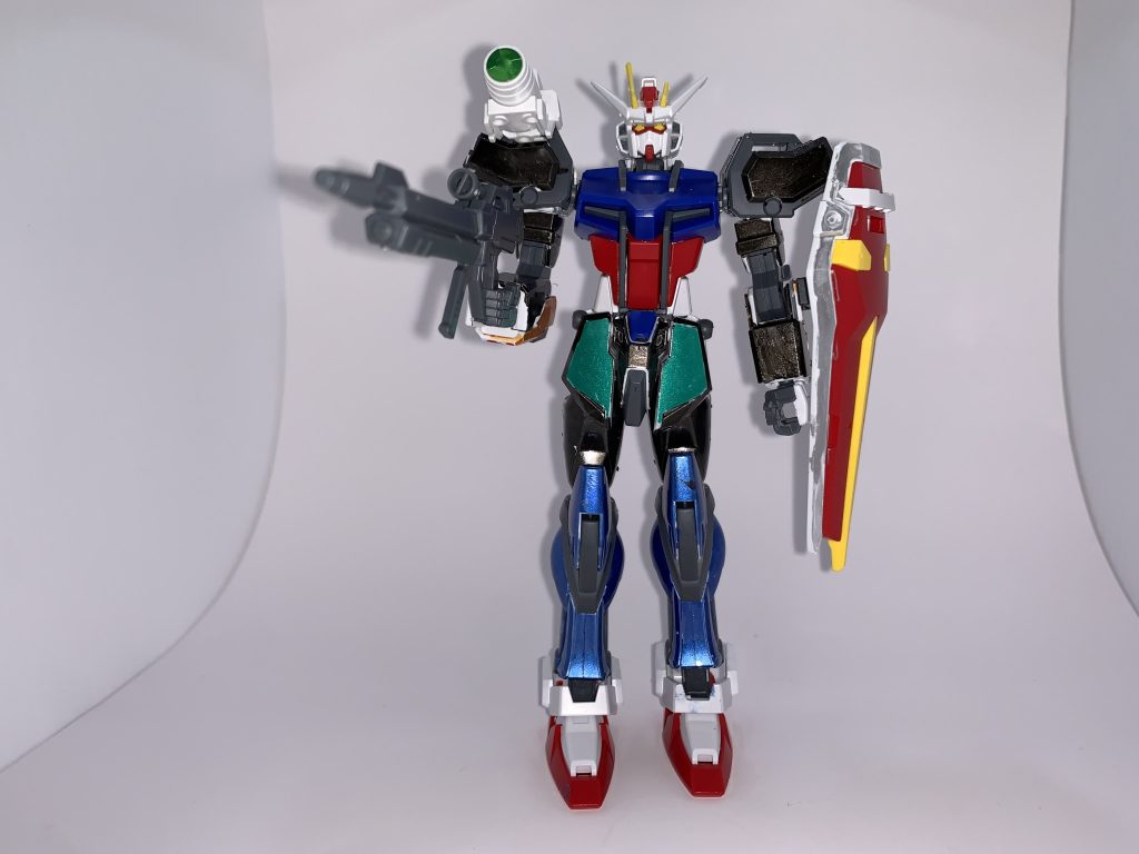 黒がベースになっているためか、メタリックが重厚感を醸し出しています。