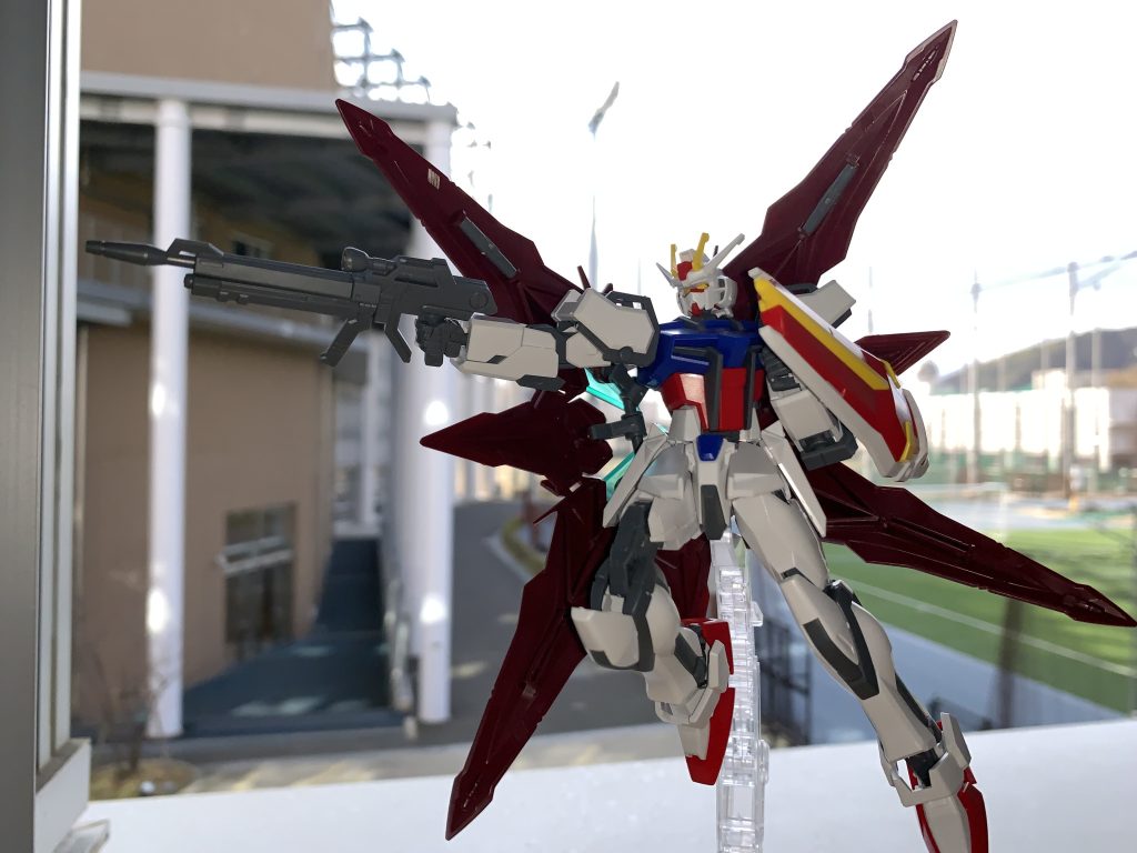 本体は素組みでも、バックパックに忍パルスガンダムをもってきたのがナイスな工夫です。