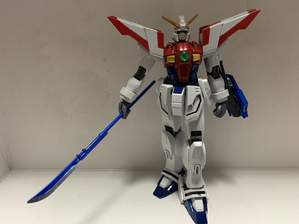 肩アーマーが大きく見えるかもしれませんが、そもそもシャイニングも肩アーマーは大きいので、ライジングもこれくらいのバランスがベストです。