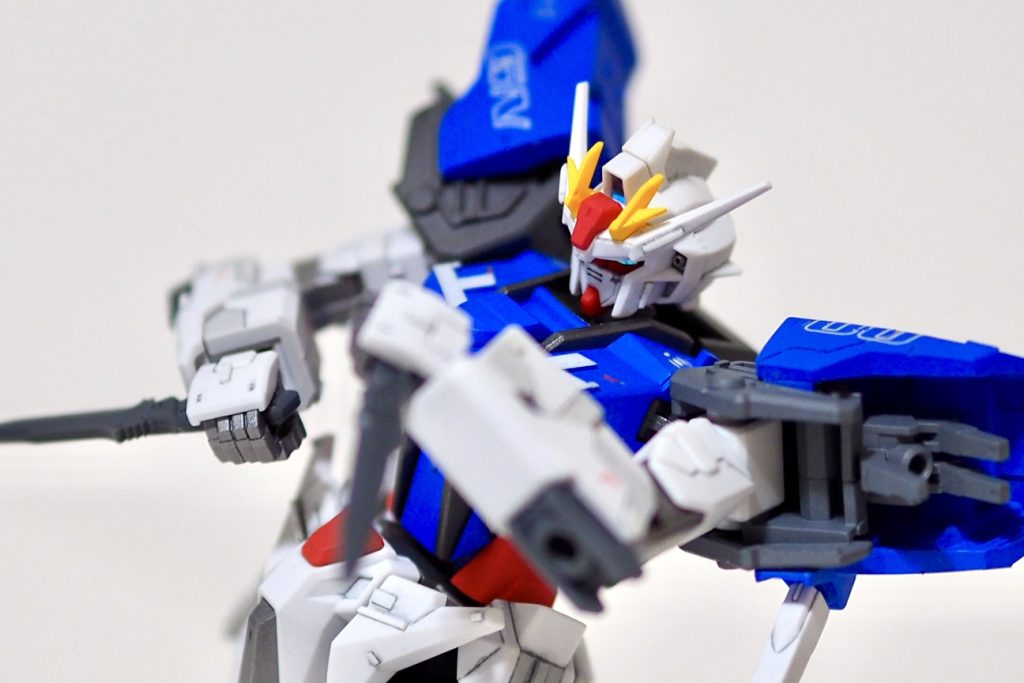 ダガーを持たせてみました。基本的に飛び道具の装備は無い設定です。