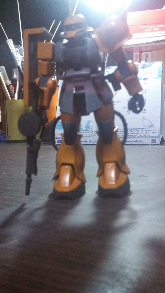 本体カラーはタミヤの水性アクリル塗料のオレンジ+イエロー+イエローグリーンを混ぜました。