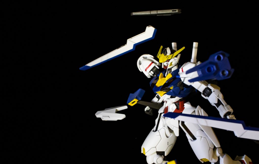 ガンビット展開状態、こちらも使用することはなさそう、あるとしたら物理的な盾としてぐらいでしょうか。同じ理由でシールド形態はオミットしています。実弾兵器に対して盾としての効果はあるでしょうが、パイロットを考えると守るために使うより敵に投げつけそうですし