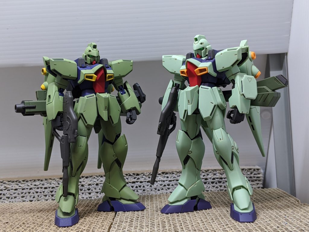 結局買っちゃったプレバンガンブラスターと。程よくアレンジされたテールユニットが大型化されていて、並べると「先行型」「強化後期型」みたいな感じに見えなくもないです。